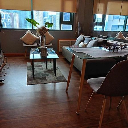 Loft condo beside Shangri-La Fort Manila Esterno foto