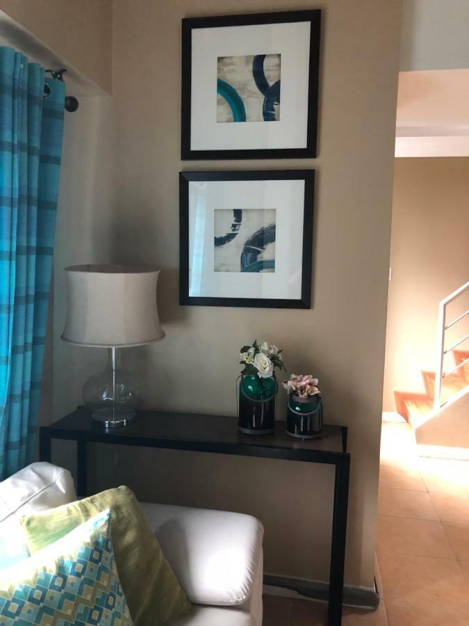 Loft condo beside Shangri-La Fort Manila Esterno foto