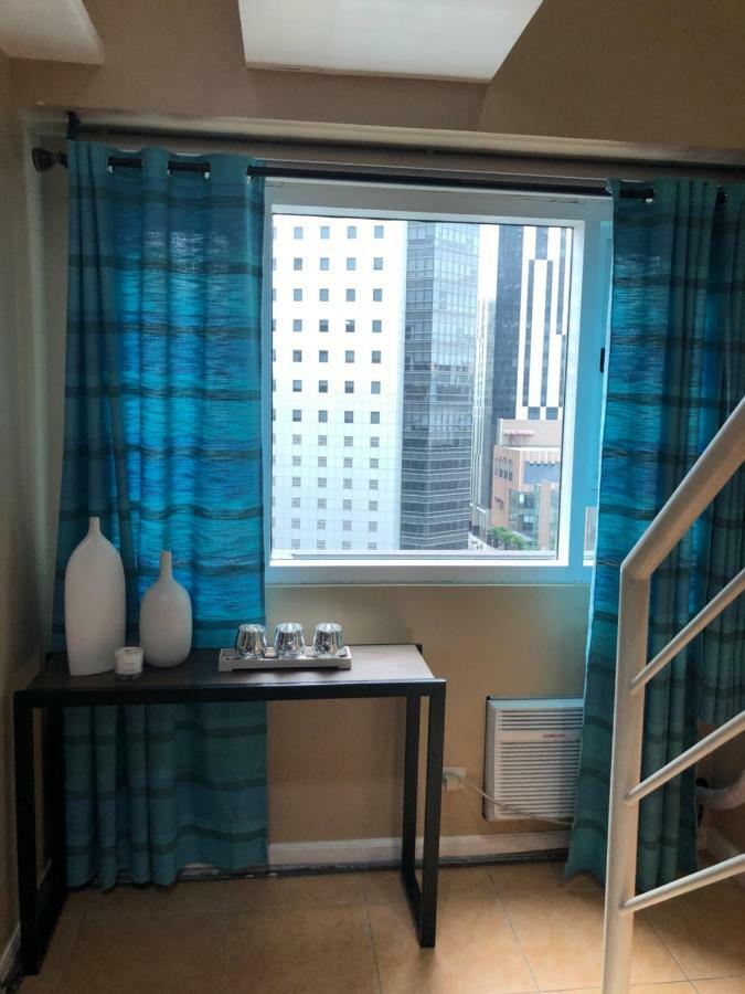Loft condo beside Shangri-La Fort Manila Esterno foto
